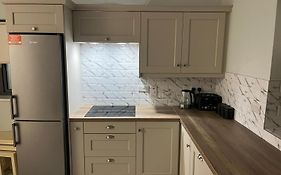 2 Kingsize Bedrooms At Castle View House